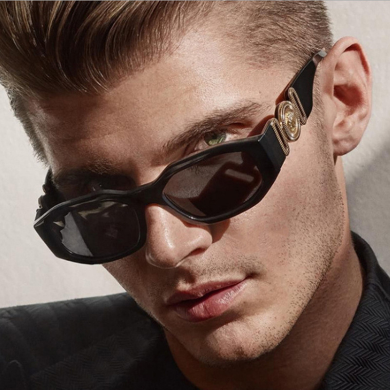 Men Accessories Online - Een paar pc-mannen en -vrouwen met